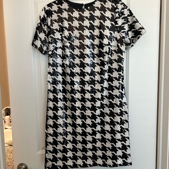 NWT Ann Taylor full sequin dress in a houndstooth pattern. Shift style. - Picture 3 of 3